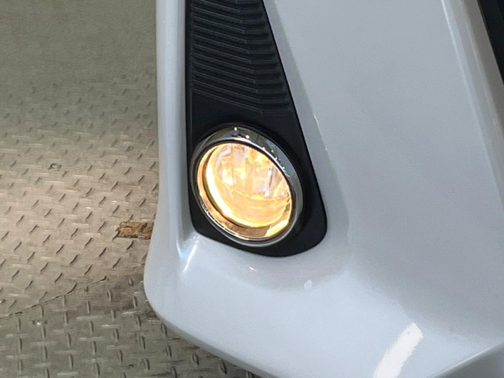 2017 Toyota Noah DAA-ZWR80W (UW-6a0d27408558a)[9]