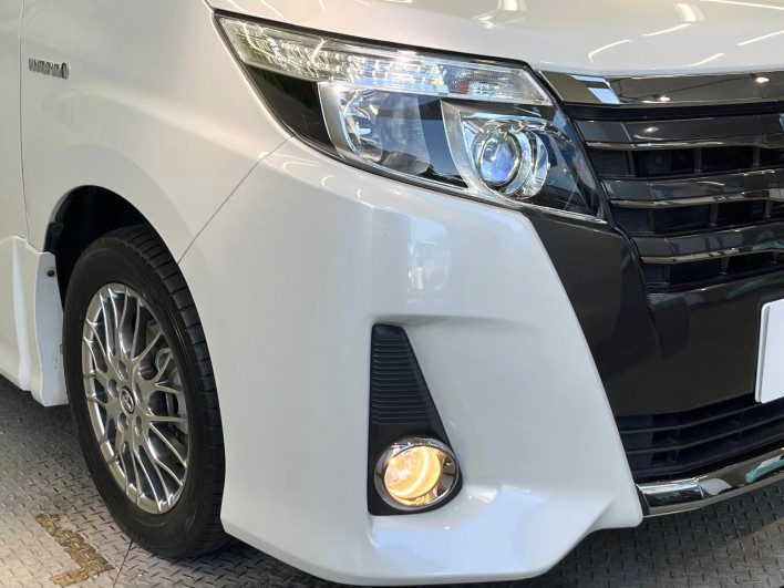 2017 Toyota Noah DAA-ZWR80W (UW-6a0d27408558a)[11]