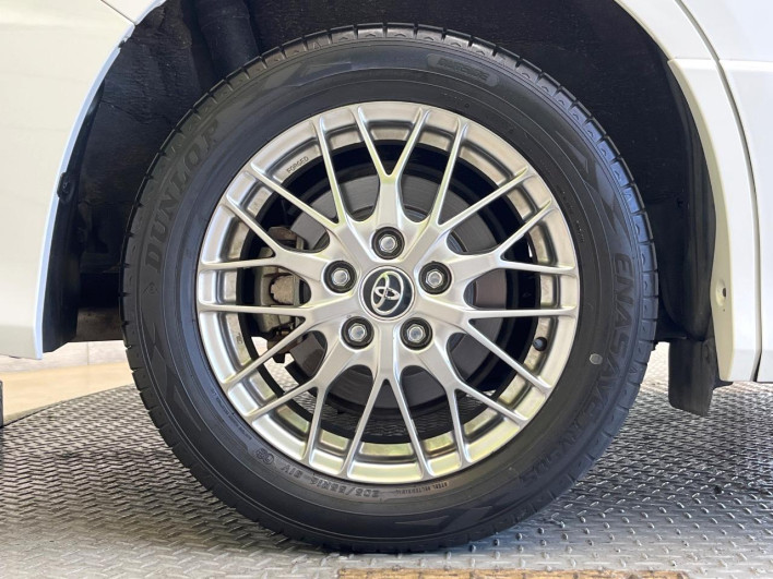 2017 Toyota Noah DAA-ZWR80W (UW-6a0d27408558a)[18]