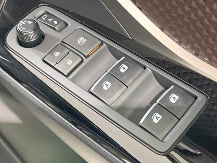 2018 Toyota C-HR DAA-ZYX10 (UW-6a0d274d58525)[17]