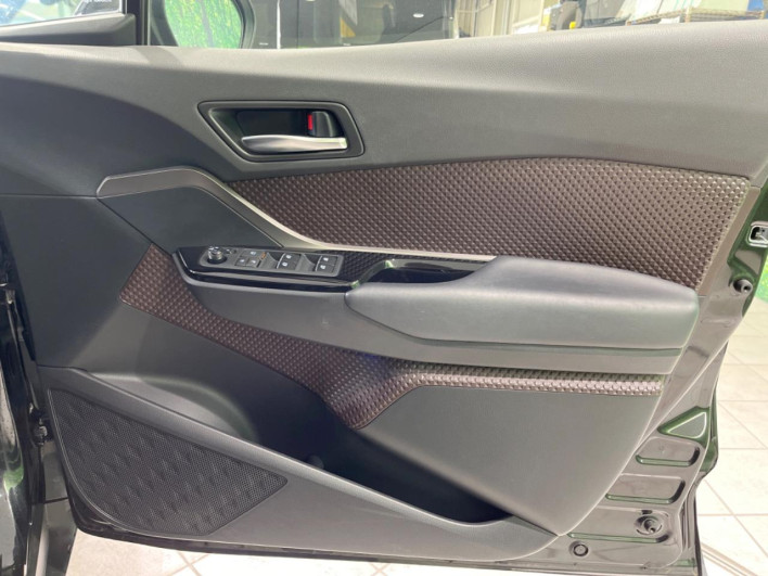 2018 Toyota C-HR DAA-ZYX10 (UW-6a0d274d58525)[16]