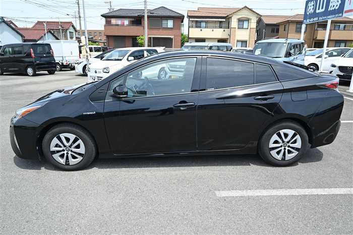2017 Toyota Prius DAA-ZVW51 (UW-6a0e681a364dd)[5]