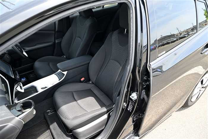 2017 Toyota Prius DAA-ZVW51 (UW-6a0e681a364dd)[17]