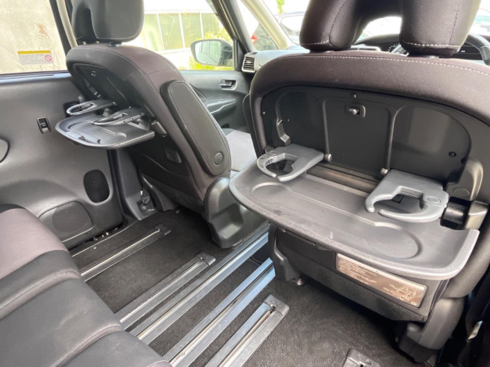 2017 Nissan Serena DAA-GFC27 (UW-6a0e75d43428f)[18]