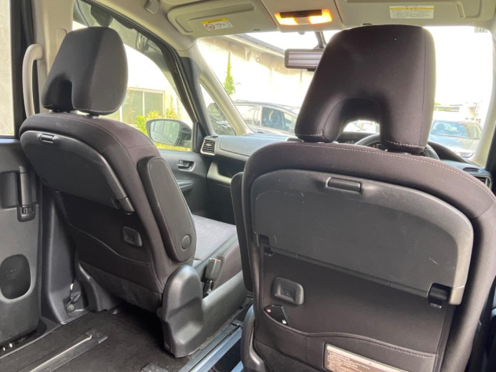 2017 Nissan Serena DAA-GFC27 (UW-6a0e75d43428f)[17]