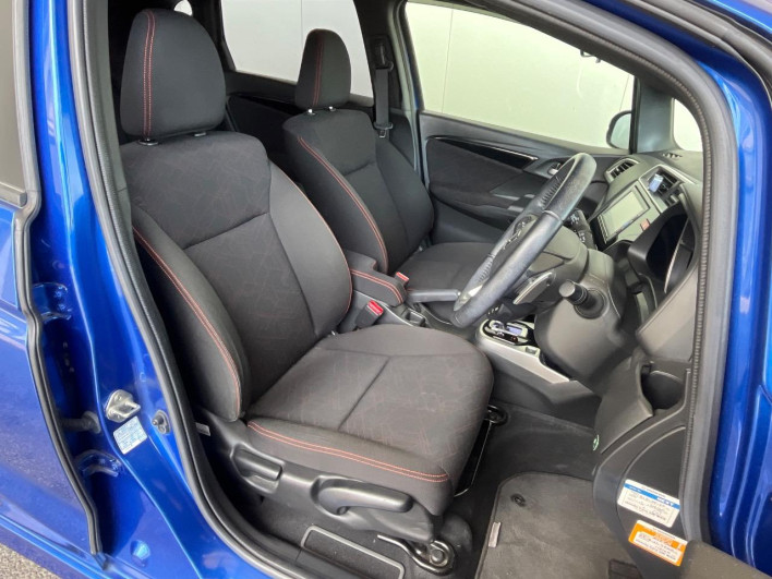 2016 Honda Fit Hybrid DAA-GP5 (UW-6a0e75dca0836)[16]