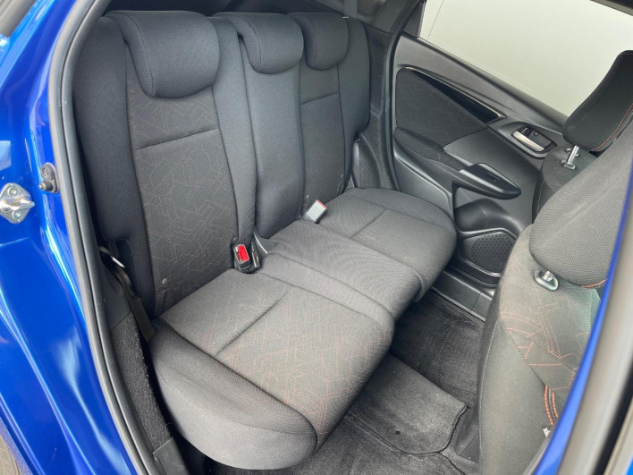 2016 Honda Fit Hybrid DAA-GP5 (UW-6a0e75dca0836)[15]