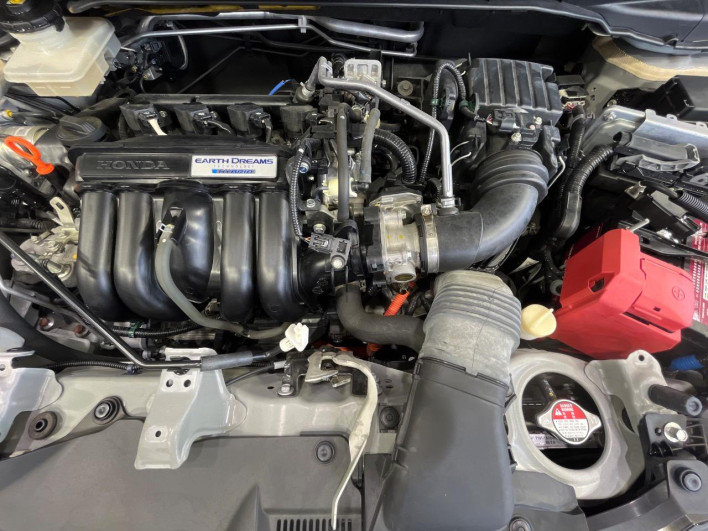 2014 Honda Fit Hybrid DAA-GP5 (UW-6a0e75dd0bb03)[4]