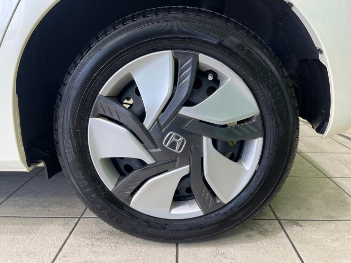 2014 Honda Fit Hybrid DAA-GP5 (UW-6a0e75dd0bb03)[6]