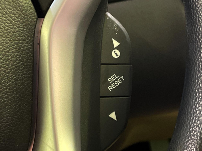 2015 Honda Fit Hybrid DAA-GP5 (UW-6a0e75dd630aa)[24]