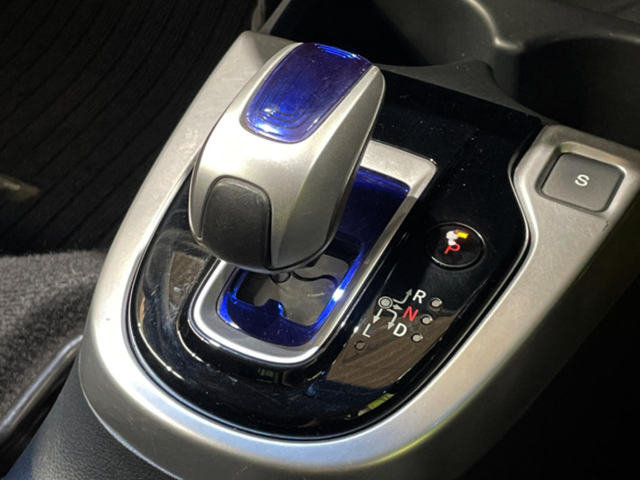 2015 Honda Fit Hybrid DAA-GP5 (UW-6a0e75dd630aa)[27]