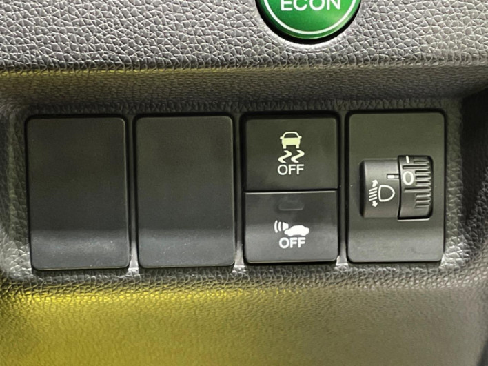 2015 Honda Fit Hybrid DAA-GP5 (UW-6a0e75dd630aa)[19]