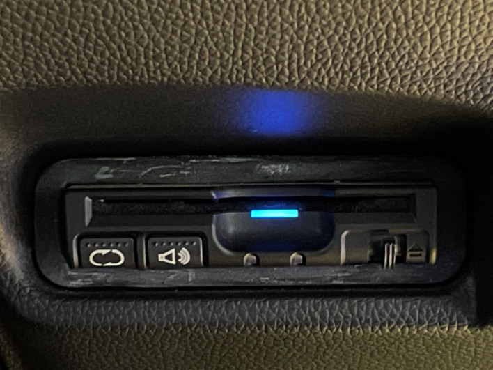 2015 Honda Fit Hybrid DAA-GP5 (UW-6a0e75dd630aa)[28]