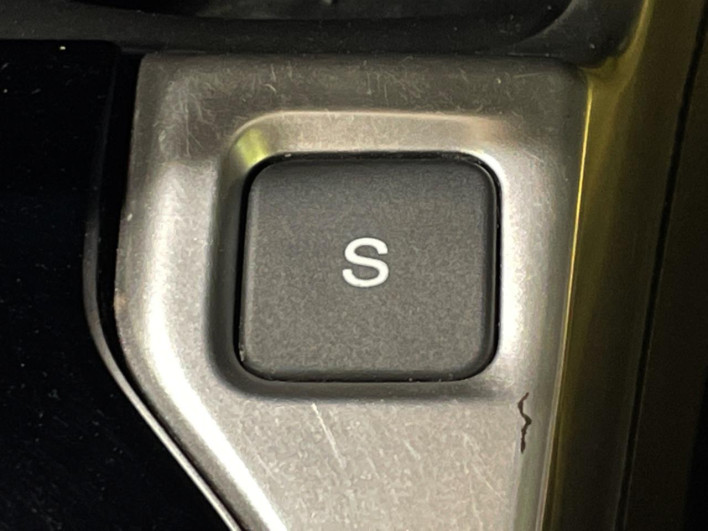 2015 Honda Fit Hybrid DAA-GP5 (UW-6a0e75dd630aa)[29]