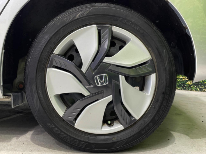 2015 Honda Fit Hybrid DAA-GP5 (UW-6a0e75dd630aa)[6]