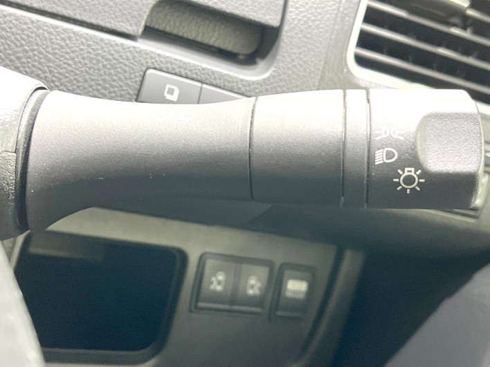 2012 Nissan Serena DAA-HFC26 (UW-6a0e75ed9bdf5)[19]