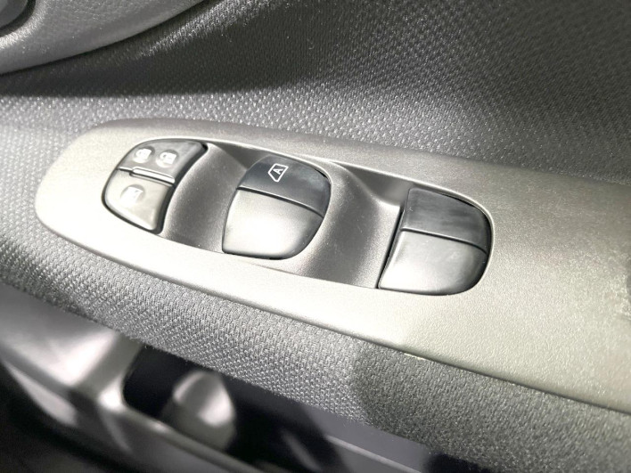 2012 Nissan Serena DAA-HFC26 (UW-6a0e75ed9bdf5)[29]