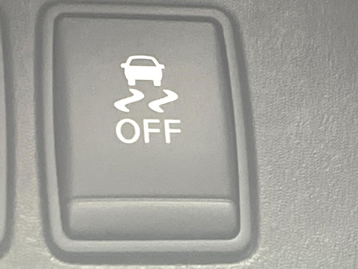 2012 Nissan Serena DAA-HFC26 (UW-6a0e75ed9bdf5)[21]