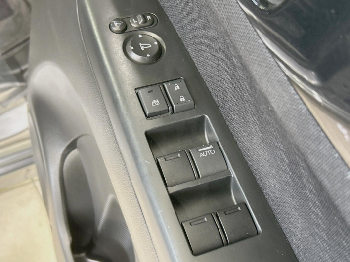 2015 Honda N-BOX CUSTOM DBA-JF1 (UW-6a0e75f727ad0)[17]