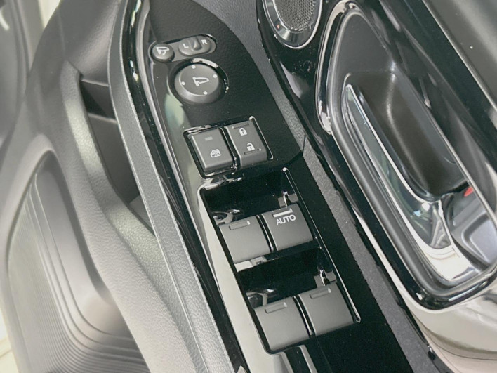 2021 Honda N-BOX CUSTOM 6BA-JF3 (UW-6a0e75fd3d133)[18]