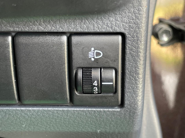 2012 Nissan Moco DBA-MG33S (UW-6a0e76313367b)[21]