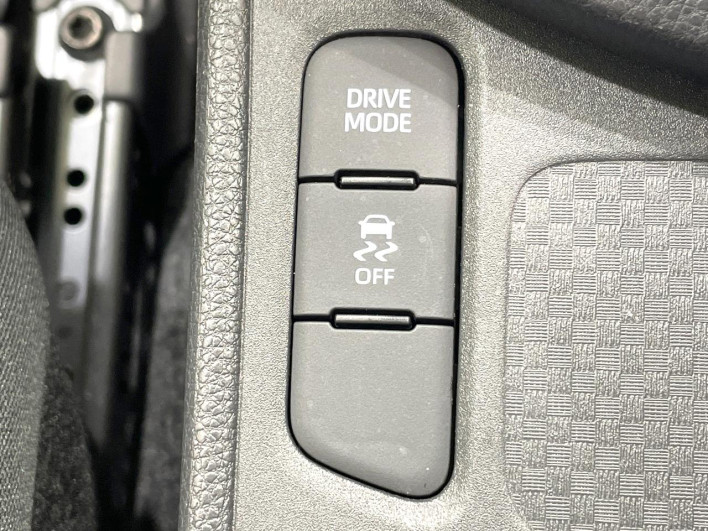 2020 Toyota Yaris Cross 5BA-MXPB10 (UW-6a0e764d8f4b6)[16]
