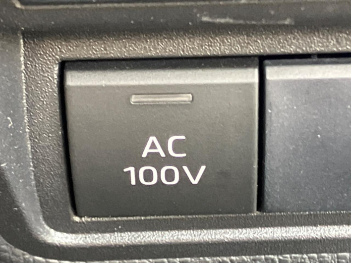 2020 Toyota Yaris Cross 6AA-MXPJ10 (UW-6a0e764f2a81d)[12]