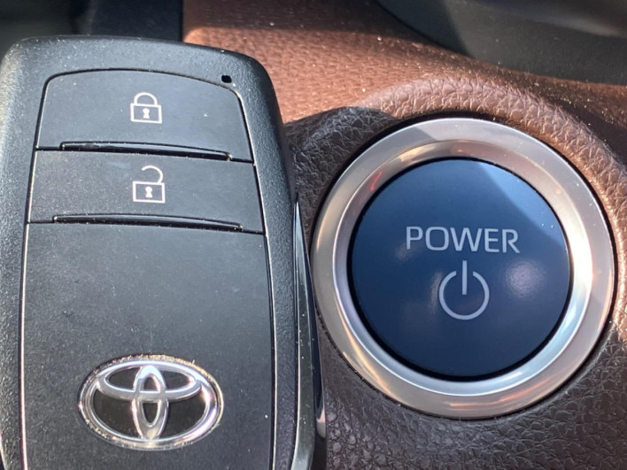 2020 Toyota Yaris Cross 6AA-MXPJ10 (UW-6a0e764f2a81d)[16]