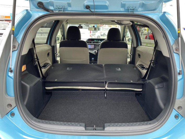2012 Toyota Aqua DAA-NHP10 (UW-6a0e766019b68)[28]