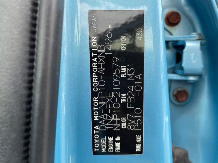 2012 Toyota Aqua DAA-NHP10 (UW-6a0e766019b68)[1]