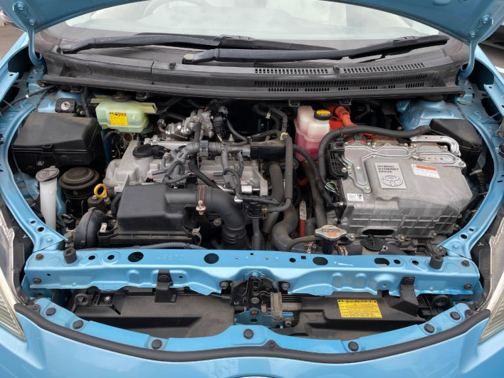 2012 Toyota Aqua DAA-NHP10 (UW-6a0e766019b68)[4]