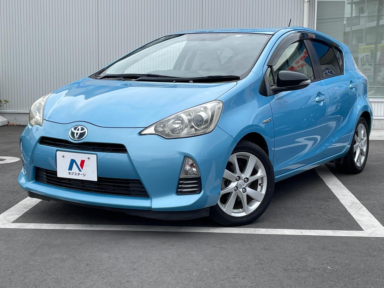 2012 Toyota Aqua DAA-NHP10