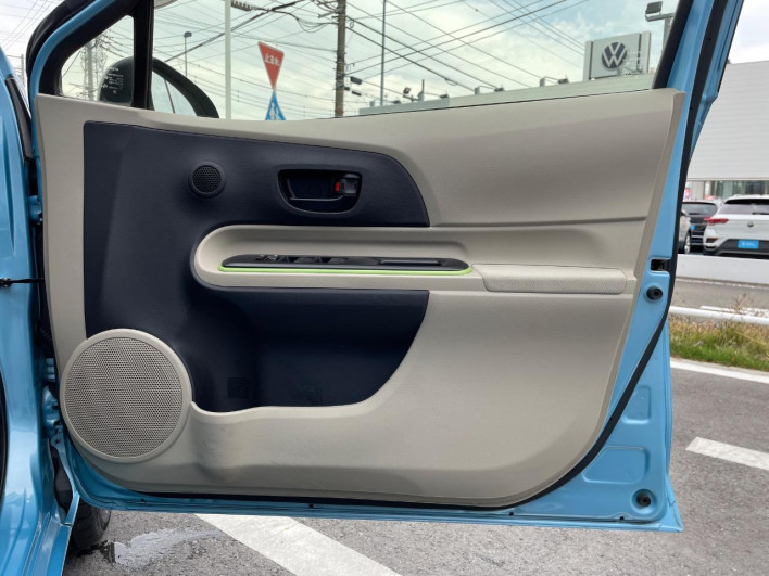 2012 Toyota Aqua DAA-NHP10 (UW-6a0e766019b68)[14]