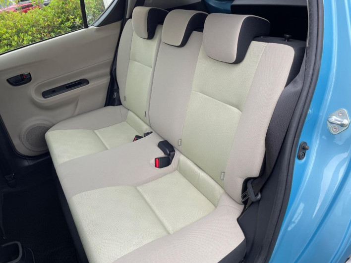 2012 Toyota Aqua DAA-NHP10 (UW-6a0e766019b68)[22]