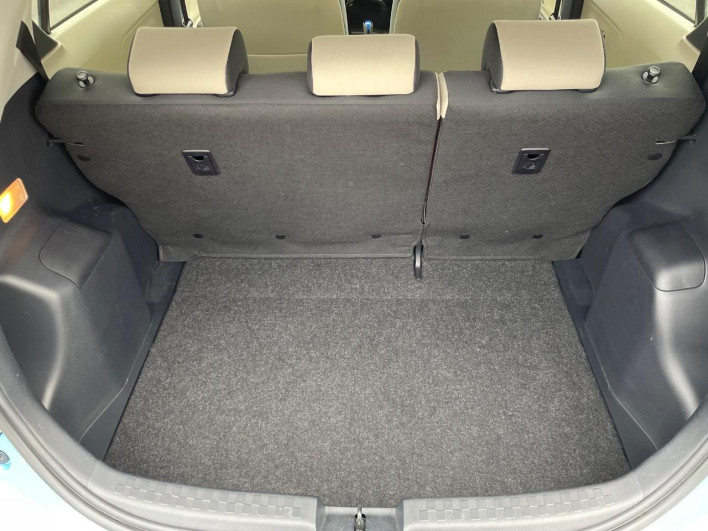 2012 Toyota Aqua DAA-NHP10 (UW-6a0e766019b68)[27]