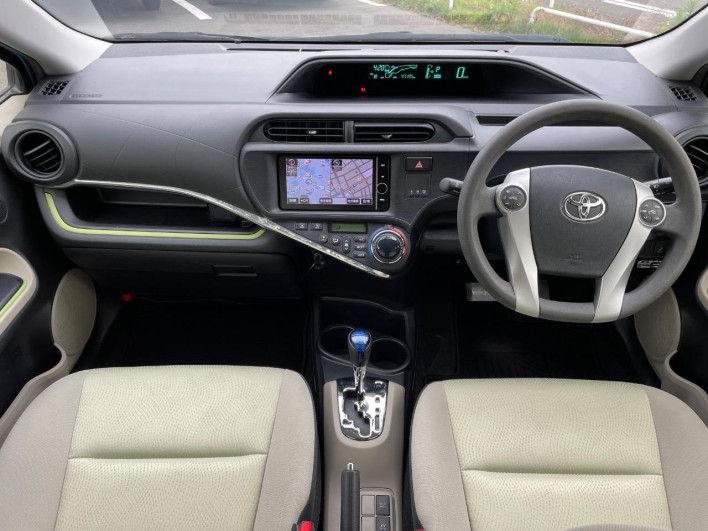 2012 Toyota Aqua DAA-NHP10 (UW-6a0e766019b68)[29]