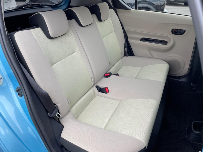 2012 Toyota Aqua DAA-NHP10 (UW-6a0e766019b68)[15]