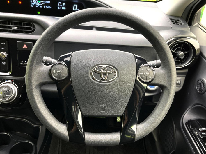 2016 Toyota Aqua DAA-NHP10 (UW-6a0e7661ccd34)[28]