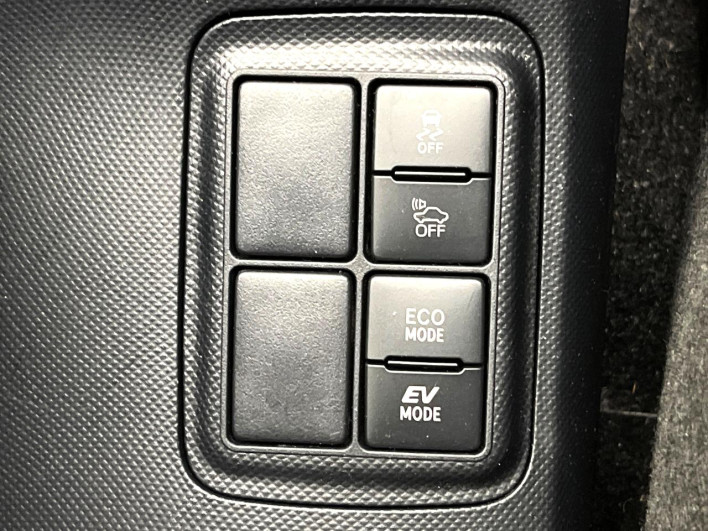 2016 Toyota Aqua DAA-NHP10 (UW-6a0e7661ccd34)[15]