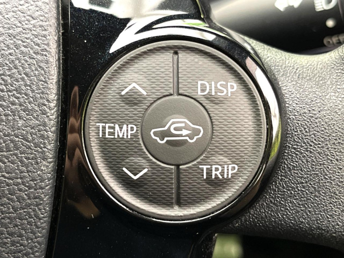 2016 Toyota Aqua DAA-NHP10 (UW-6a0e7661ccd34)[13]