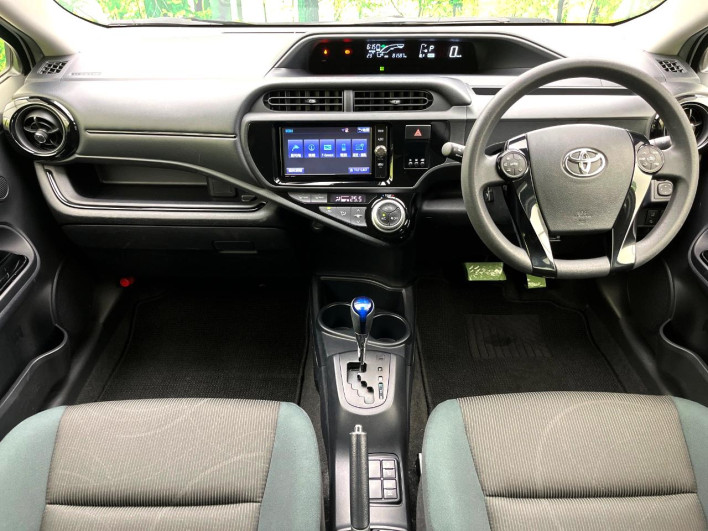 2016 Toyota Aqua DAA-NHP10 (UW-6a0e7661ccd34)[27]