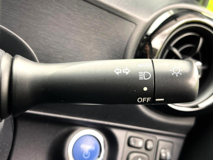 2016 Toyota Aqua DAA-NHP10 (UW-6a0e7661ccd34)[11]