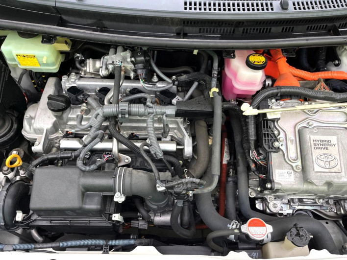 2016 Toyota Aqua DAA-NHP10 (UW-6a0e7661ccd34)[4]