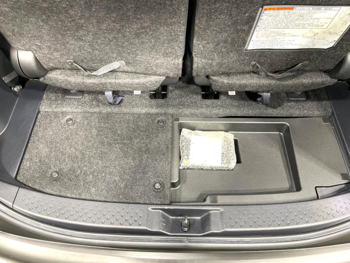 2017 Toyota Sienta DAA-NHP170G (UW-6a0e7664b1796)[14]