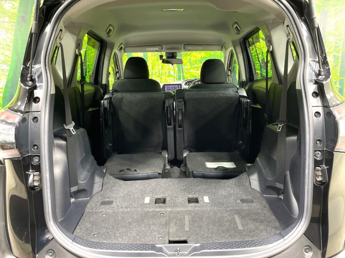 2017 Toyota Sienta DAA-NHP170G (UW-6a0e7664b1796)[16]