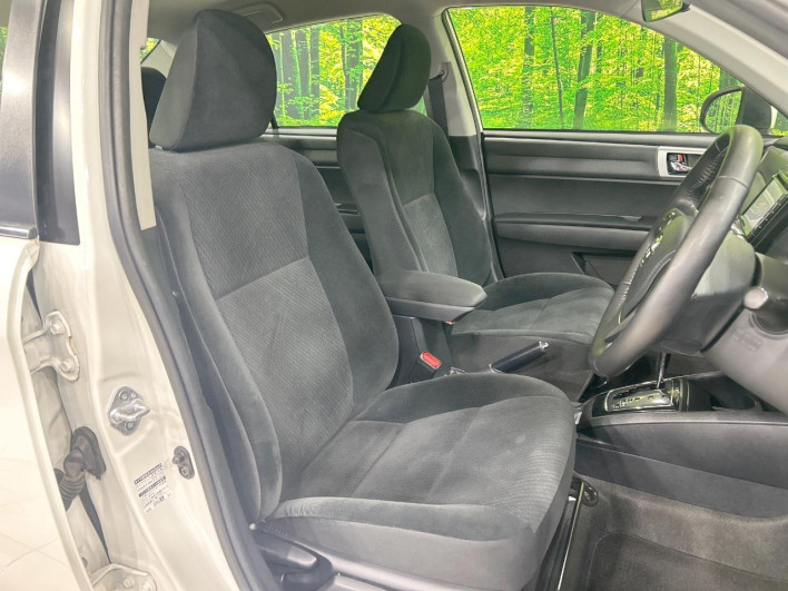 2017 Toyota Corolla Axio DBA-NRE161 (UW-6a0e76655bf44)[24]