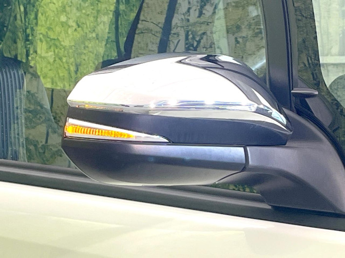 2020 Toyota Voxy DBA-ZRR80W (UW-6a0e768748a3b)[12]