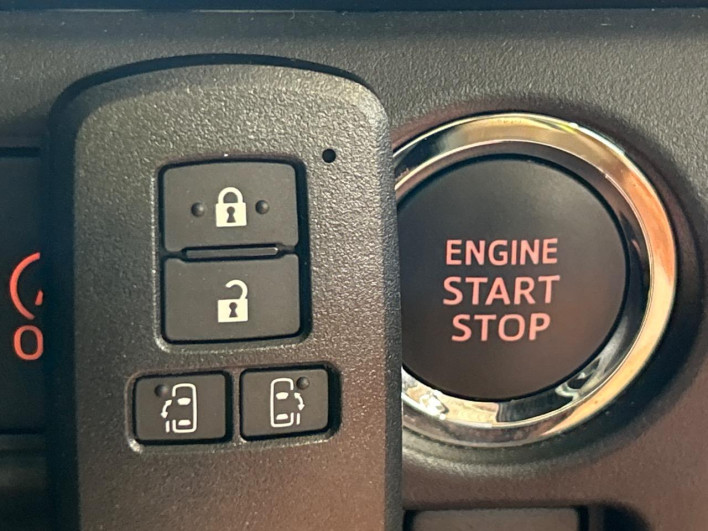 2020 Toyota Voxy 3BA-ZRR80W (UW-6a0e768792e47)[8]