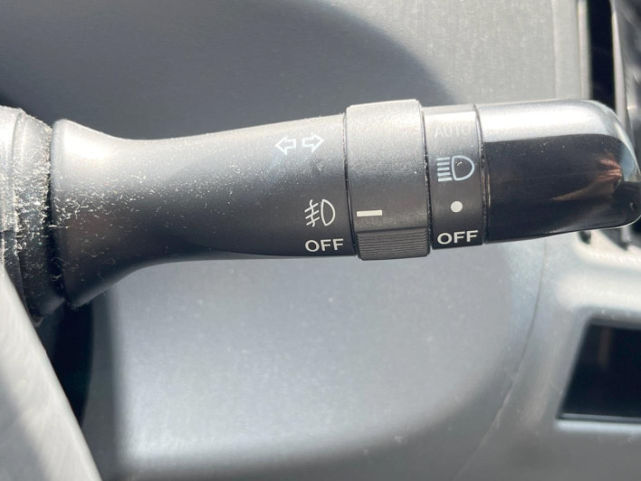 2012 Toyota Prius α DAA-ZVW41W (UW-6a0e768d90053)[27]