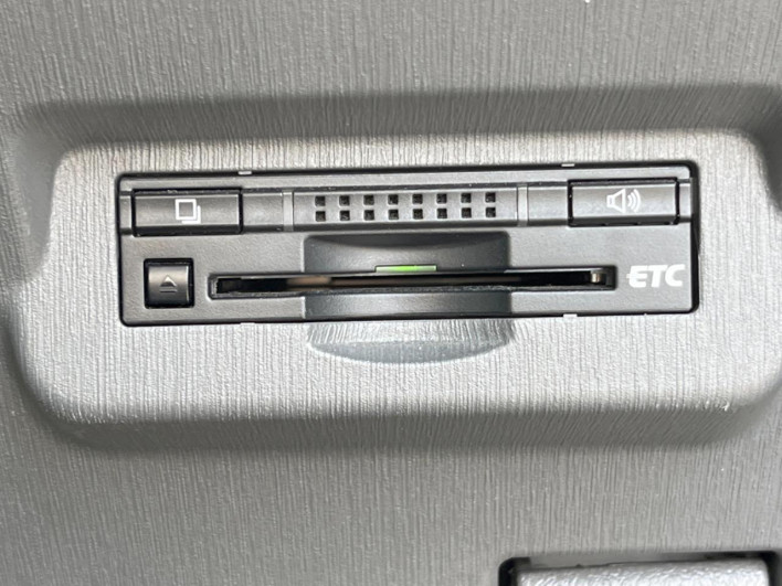 2012 Toyota Prius α DAA-ZVW41W (UW-6a0e768d90053)[23]